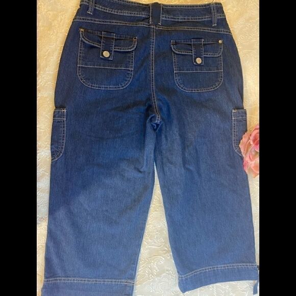 GloriaāVanderbiltāāDenimĀ CroppedāCapriāSizeā:6 - Picture 2 of 10